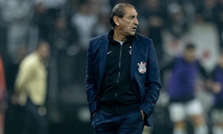 Ramón Díaz festeja acerto da defesa e volta da confiança ao Corinthians