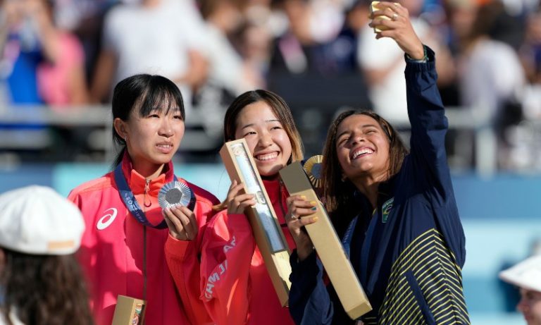 Saiba o que tem dentro da caixa misteriosa que os medalhistas ganham no pódio