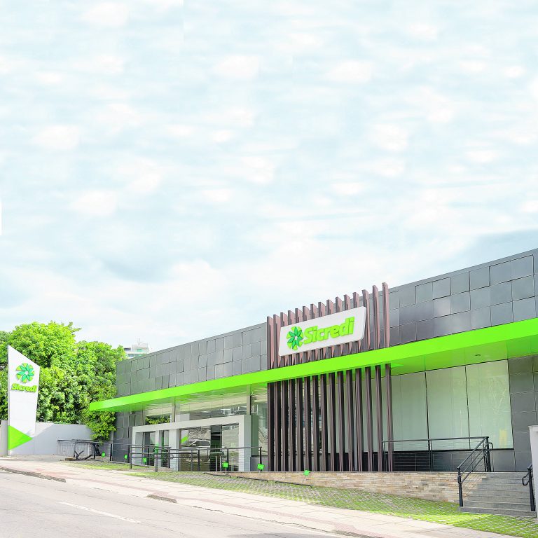 Sicredi está presente em 50% dos municípios do ES