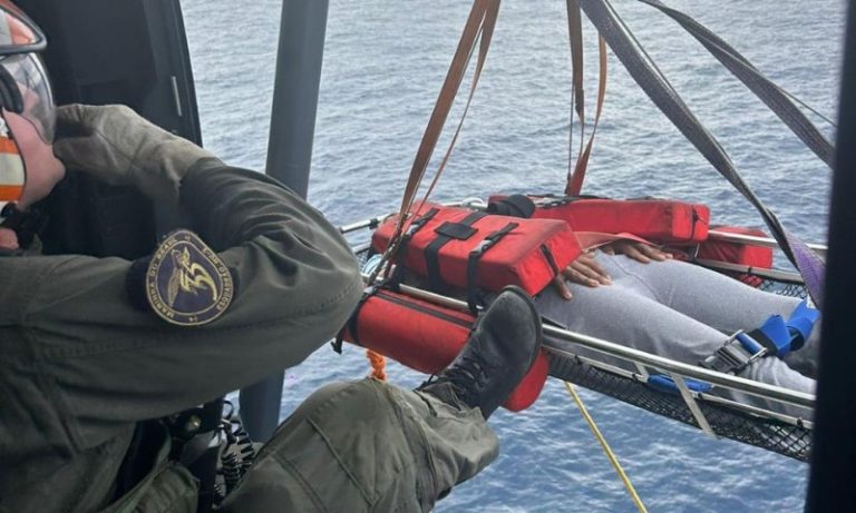 Socorro em alto-mar: tripulante é resgatado a 100 km do litoral