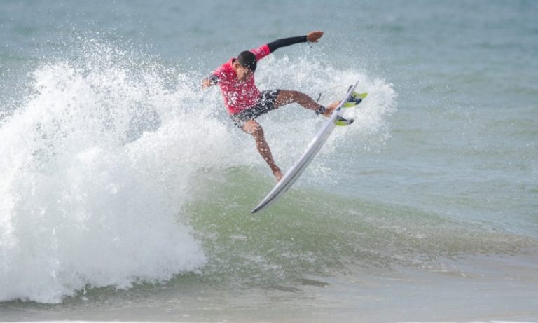 Surfe em Vila Velha continua