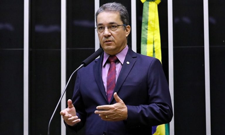 Ted Conti retira candidatura e apoia Zé Preto em Guarapari