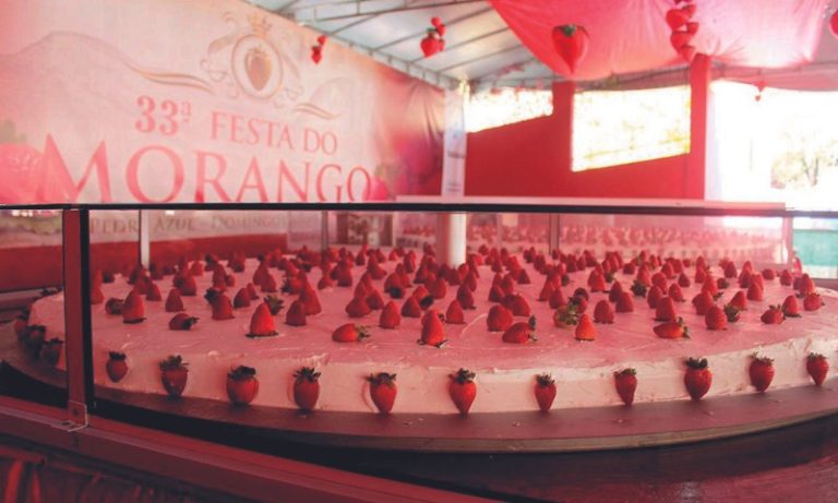 Tradição de família na Festa do Morango em Pedra Azul