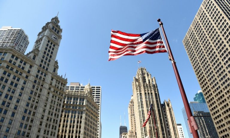 Mulher é solta após passar 43 anos presa por engano nos Estados Unidos