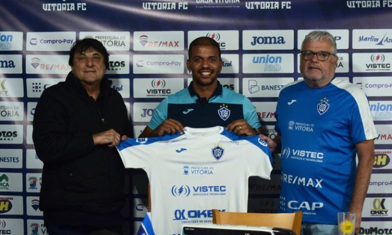 Vitória apresenta atacante conhecido pela torcida