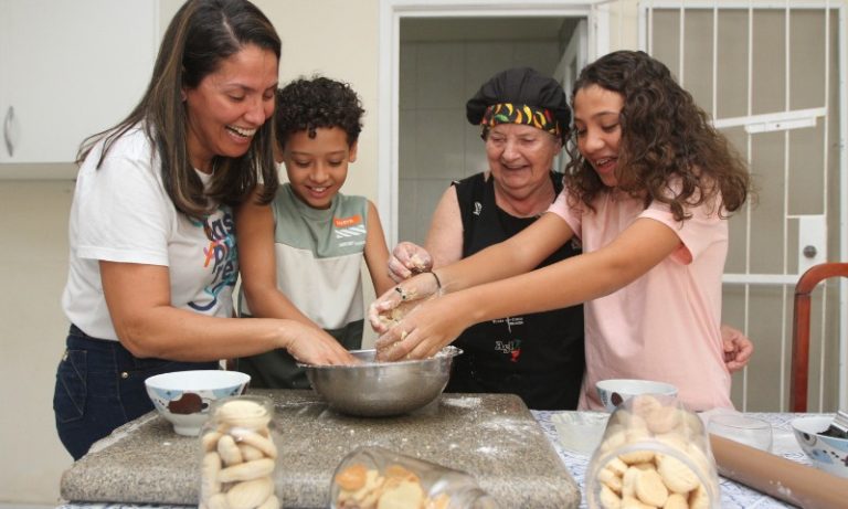Vovós ensinam receitas que criam memórias