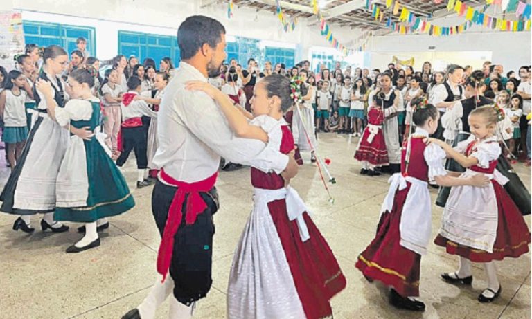Almoço típico e danças nas montanhas marcam a 34ª Festa do Morango