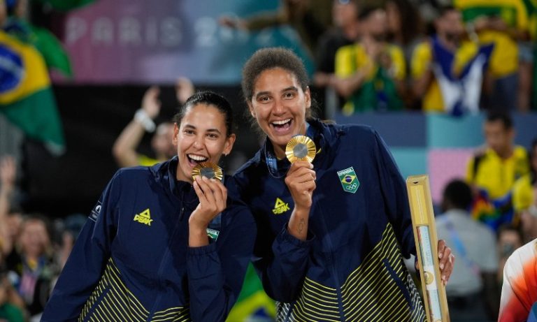 Ana Patrícia e Duda levam ouro em noite memorável aos pés da Torre Eiffel