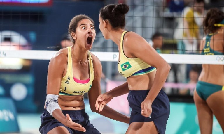 Ana Patrícia e Duda vencem jogão na semi e vão à final do vôlei de praia em Paris