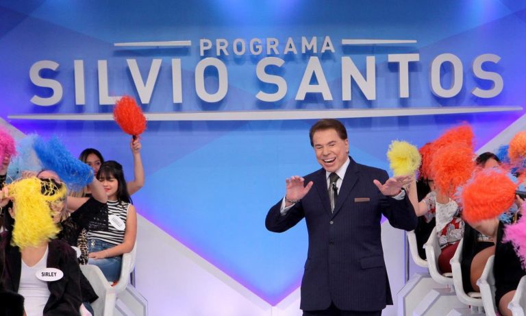Foto de Silvio Santos será reproduzida em relógios de ruas de São Paulo