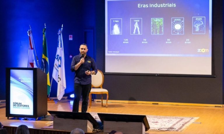 “Aula não pode ser baseada só com o que está nos livros”, diz especialista