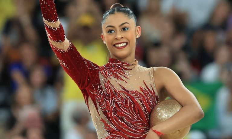 Bárbara Domingos brilha e avança à final na ginástica rítmica na Olimpíada de Paris