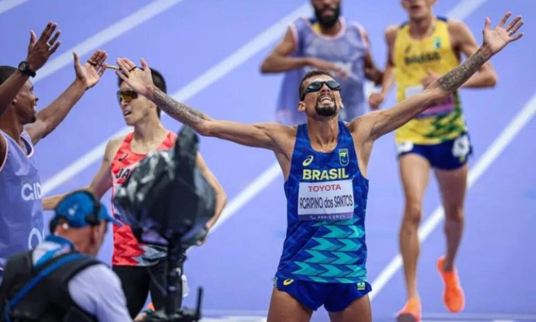 Brasileiro bate recorde mundial e é ouro nos 5.000 m em Paris