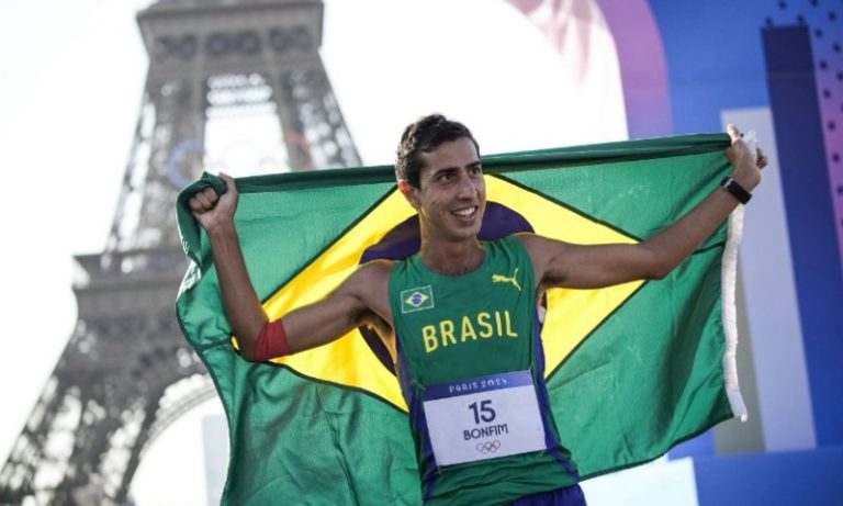 Caio Bonfim conquista a prata, medalha inédita na marcha atlética em Paris