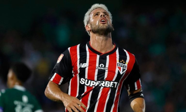 São Paulo derrota Nacional sem esforço e avança na Libertadores