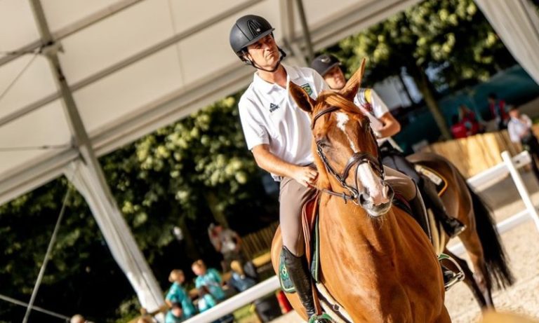 Cavaleiro machuca animal com espora e Brasil é eliminado no hipismo