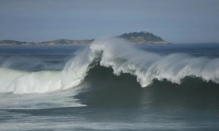 Ciclone extratropical provoca ventania e mar agitado no ES. Veja previsão do tempo