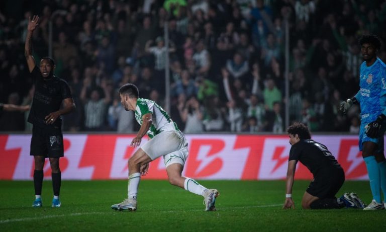 Corinthians é dominado, perde do Juventude, mas gol no fim mantém chance de avançar