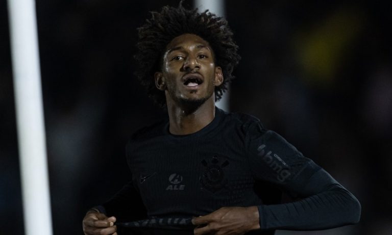 Corinthians faz dois em 15 minutos e bate Red Bull Bragantino na Sul-Americana