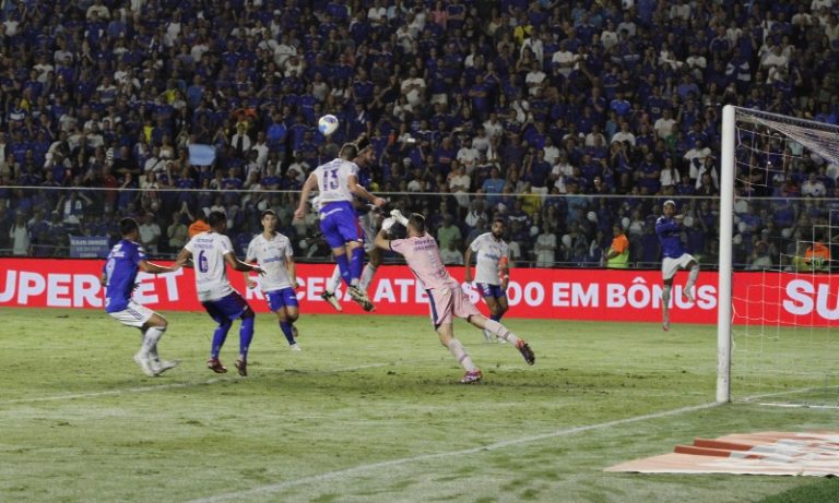 Cruzeiro é derrotado pelo Fortaleza e frustra torcida em Cariacica