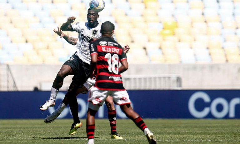 De olho na Libertadores, Botafogo e Flamengo duelam pela liderança do Brasileiro