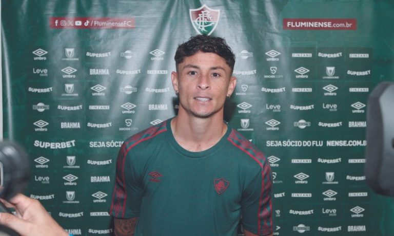 Diogo Barbosa sofre cirurgia no joelho direito e desfalca o Fluminense