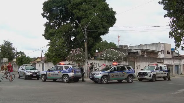Dois homens executados dentro de carro de aplicativo em plena luz do dia no Recife