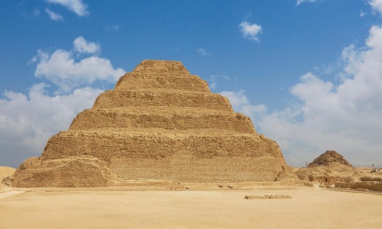 Egípcios podem ter utilizado espécie de elevador para erguer pirâmide há 4.500 anos