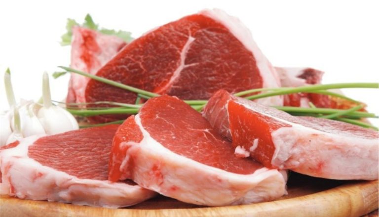 Estudo relaciona excesso de carne vermelha a risco de câncer colorretal em jovens