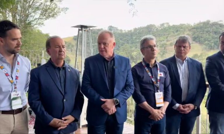 Encontro com governadores é suspenso após queda de avião. Casagrande lamenta