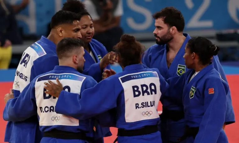 Equipe de judô do Brasil passa na repescagem e vai disputar bronze na Olimpíada