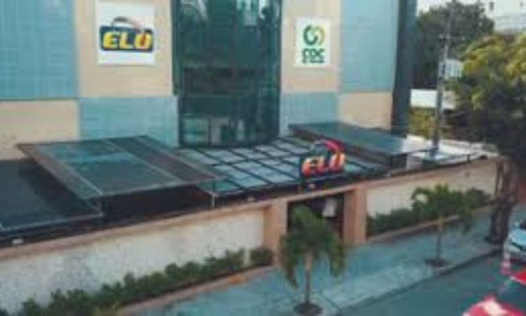 Escola obriga filha de casal de mães a participar de festa dos pais