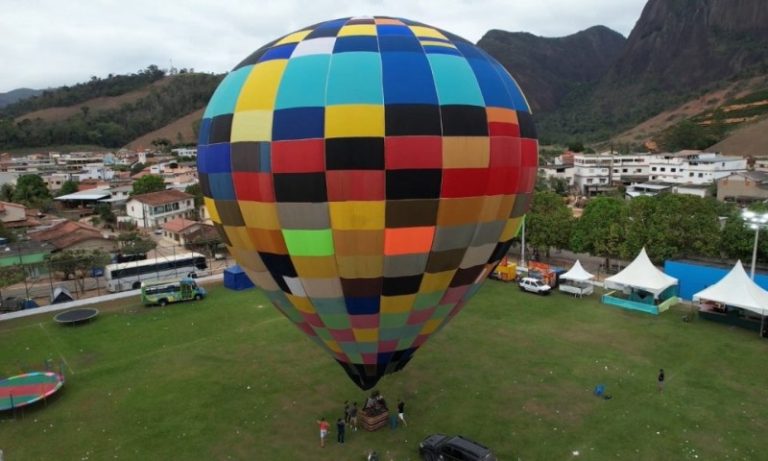 Festival de balões no céu de Pancas