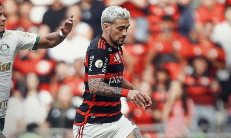 Flamengo e Palmeiras só empatam em tira-teima e Botafogo agradece