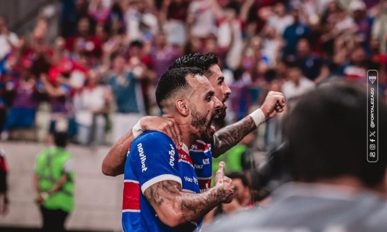 Corinthians desperdiça chances e perde do Fortaleza, o novo líder do Brasileirão