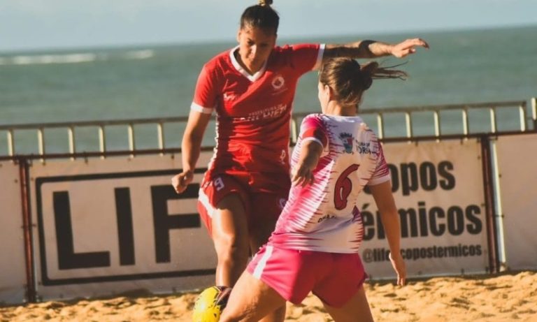 Futebol de areia na Praça dos Namorados