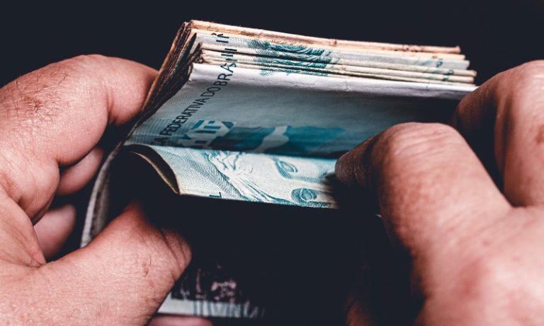 Governo Lula prevê salário mínimo de R$ 1.509 em 2025