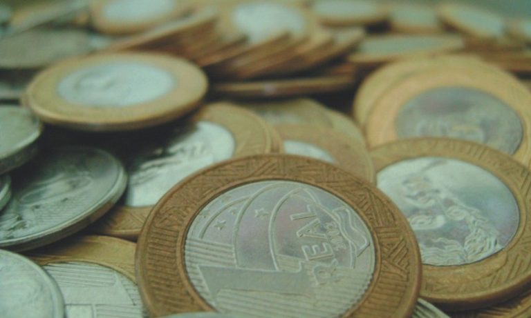 Homem compra carro com R$ 17 mil em moedas