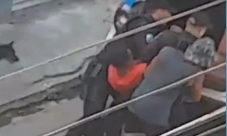 Homem furta arma do bolso de PM durante prisão de suspeito no RJ