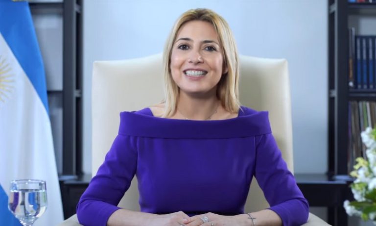 Imprensa publica fotos de ex-primeira-dama ferida; ela acusa Fernández de agressão