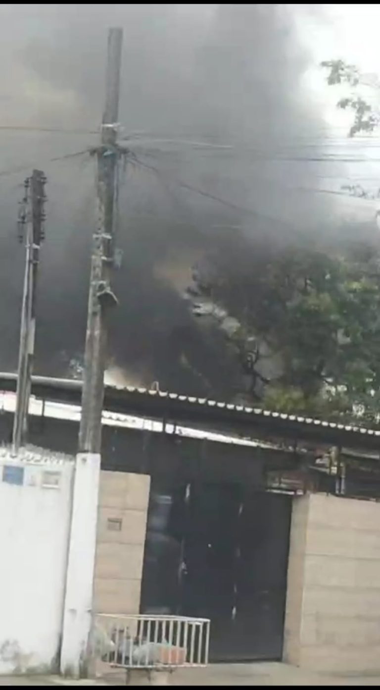 Incêndio destrói cerca de 30 moradias na Zona Oeste do Recife