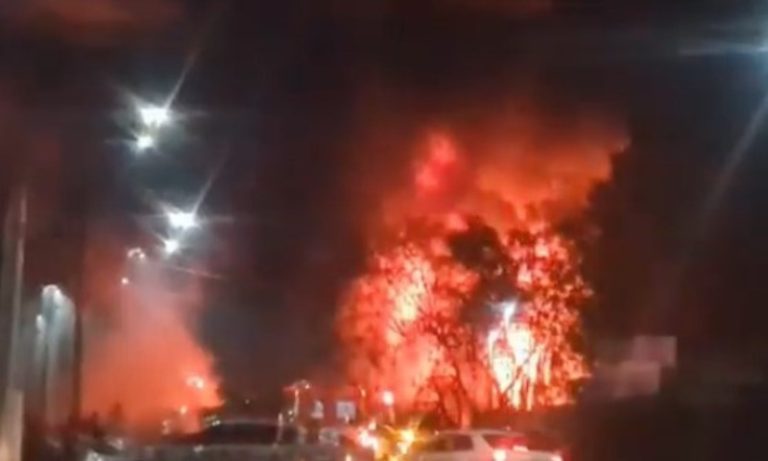 Incêndio em caminhão de combustível assusta moradores na Serra