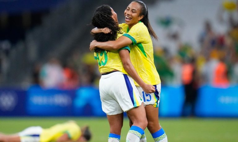 Jogadoras da seleção exaltam força do grupo e vaga ‘desacreditada’ na final