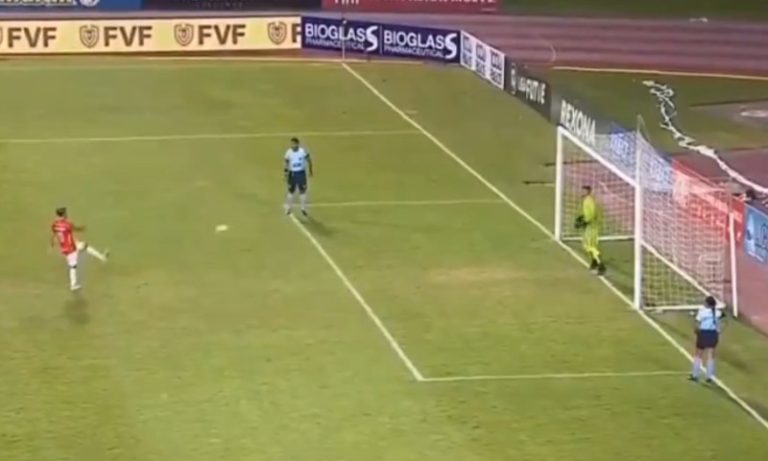 Jogadores erram pênaltis de propósito em protesto contra gol anulado na Venezuela
