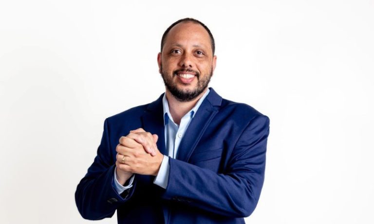 Liberal “fã de Milei” na disputa em Vila Velha