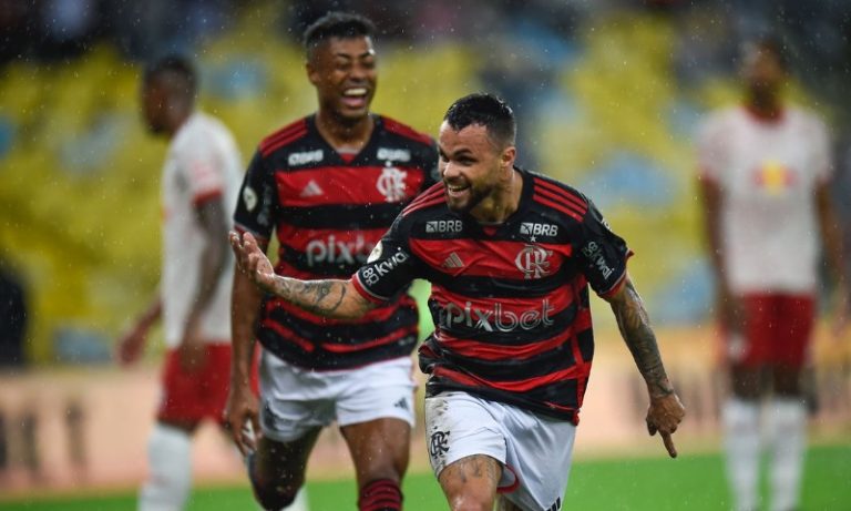 Michael marca no seu retorno e Flamengo volta a vencer no Brasileirão