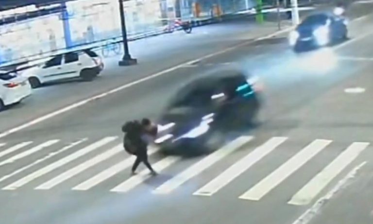 Motorista que atropelou mãe e filha é liberado após pagar fiança de R$ 1,5 mil