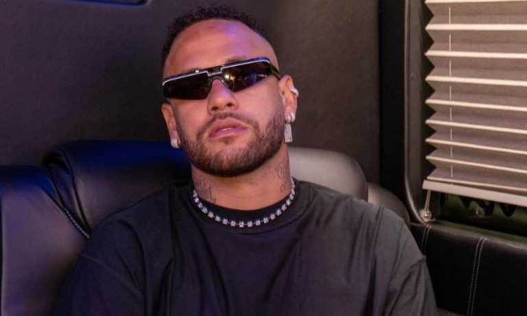 Neymar participa e é campeão em torneio mundial de e-sports