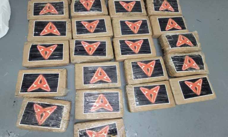 Nos EUA, furacão Debby leva cocaína avaliada em R$ 5.7 milhões para praia