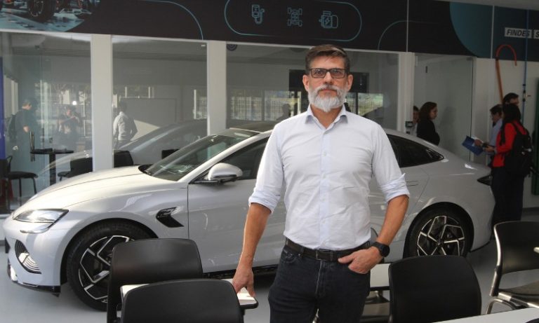 Novos cursos vão ensinar a consertar carros elétricos